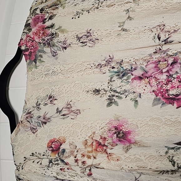 Origami Sm Floral Lace Long Blouse - Picture 9 of 15